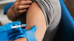 Moderna lansează un nou vaccin COVID-19 cu doză redusă și mai puține reacții adverse