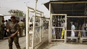 Amnesty: Aproximativ 30.000 de persoane sunt deţinute fără proces în Irak, iar unele sunt torturate