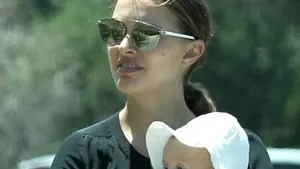 Primele imagini publice cu Natalie Portman şi fiica ei