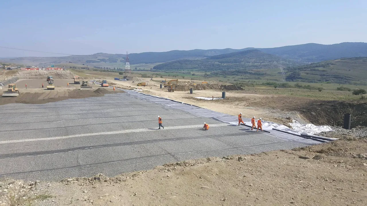 Tronsonul de autostradă Cunţa-Sălişte, închis din 2015, va fi redat circulaţiei la sfârşitul acestei luni, a anunţat directorul CNADNR