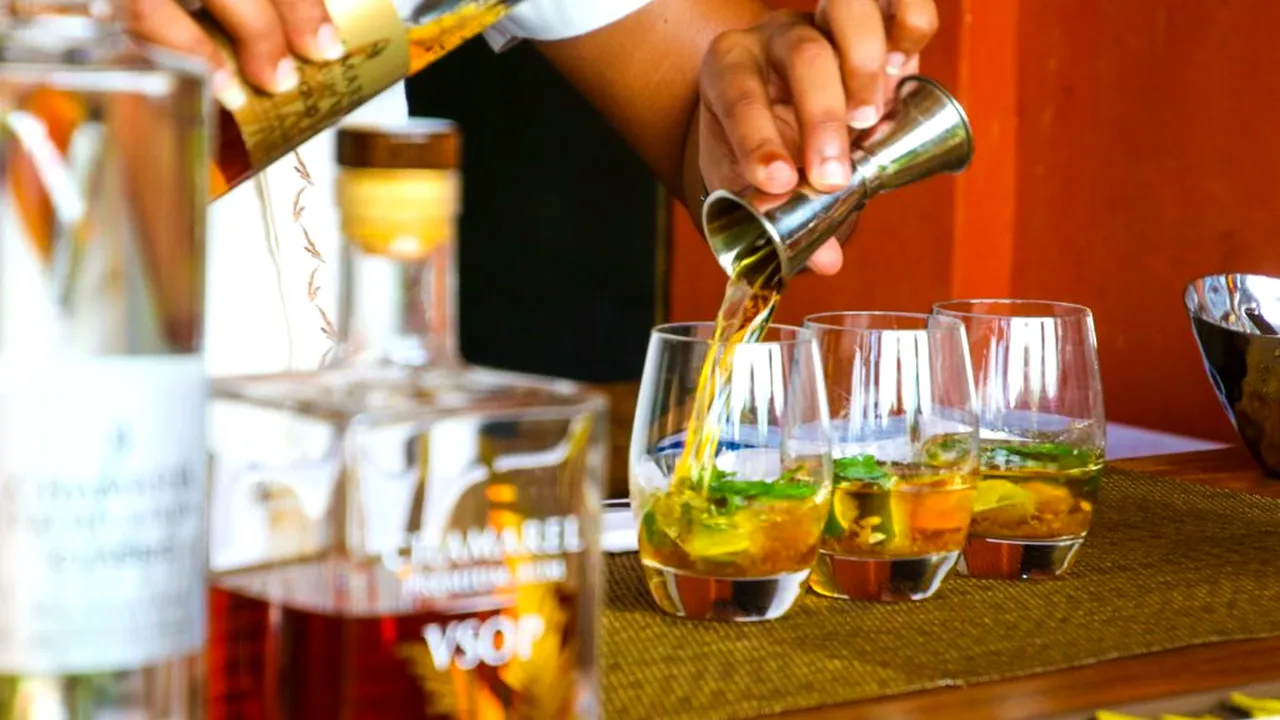 Creșterea prețurilor la alcool împinge românii spre băuturi nefiscalizate și riscante 