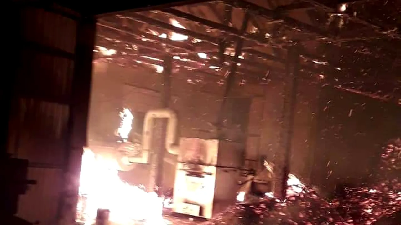 Incendiu violent la un atelier de prelucrare a lemnului din Hunedoara