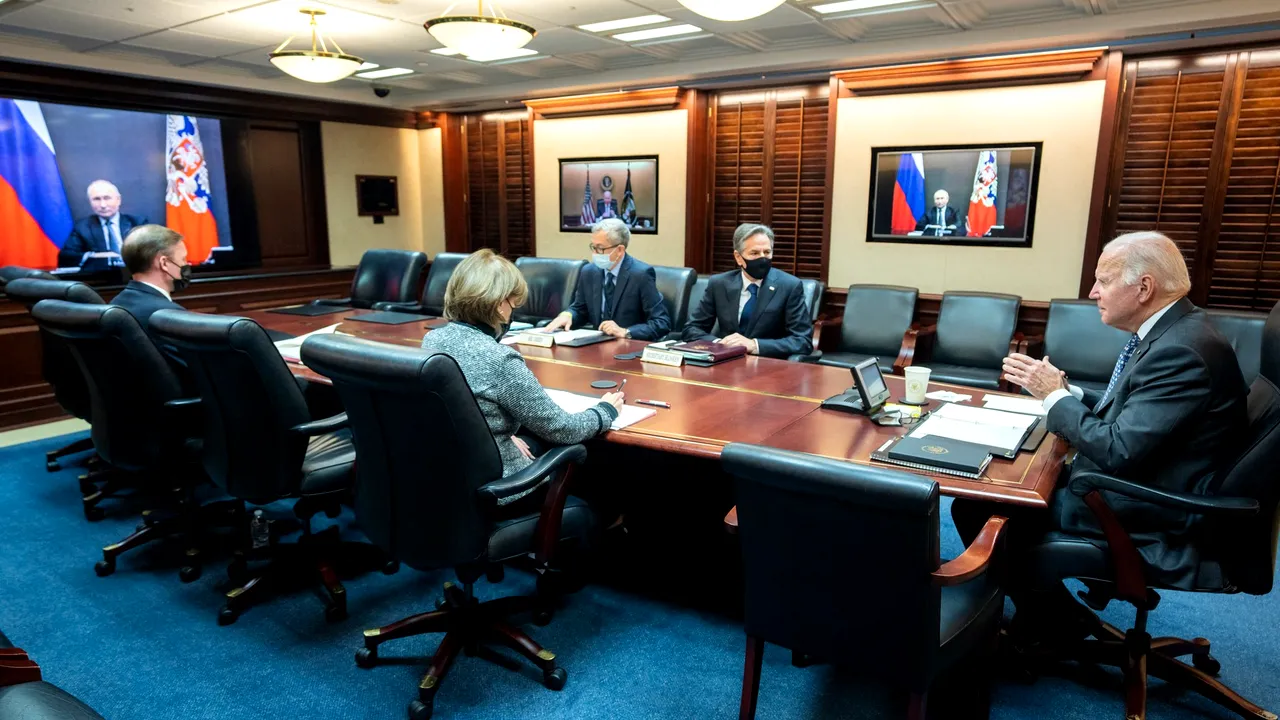 BREAKING NEWS: Joe Biden i-a cerut lui Vladimir Putin să reducă presiunile asupra Ucrainei, ameninţând cu măsuri de retorsiune