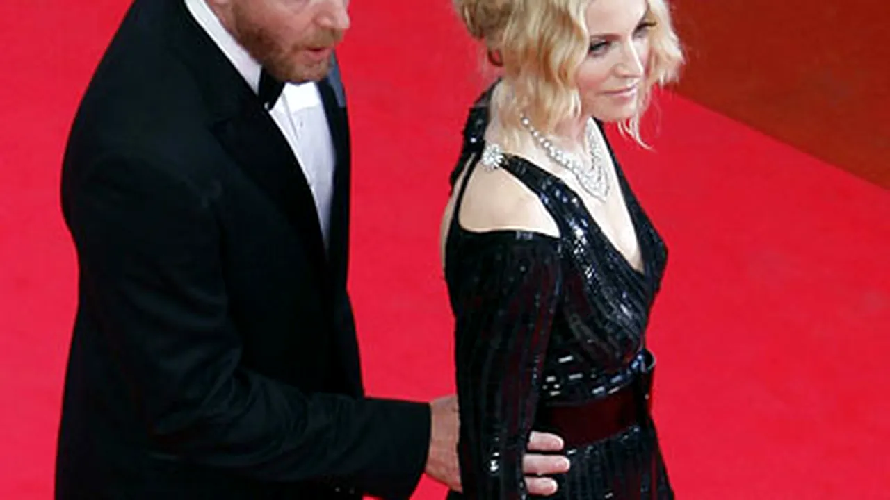 Madonna şi Guy Ritchie divorţează