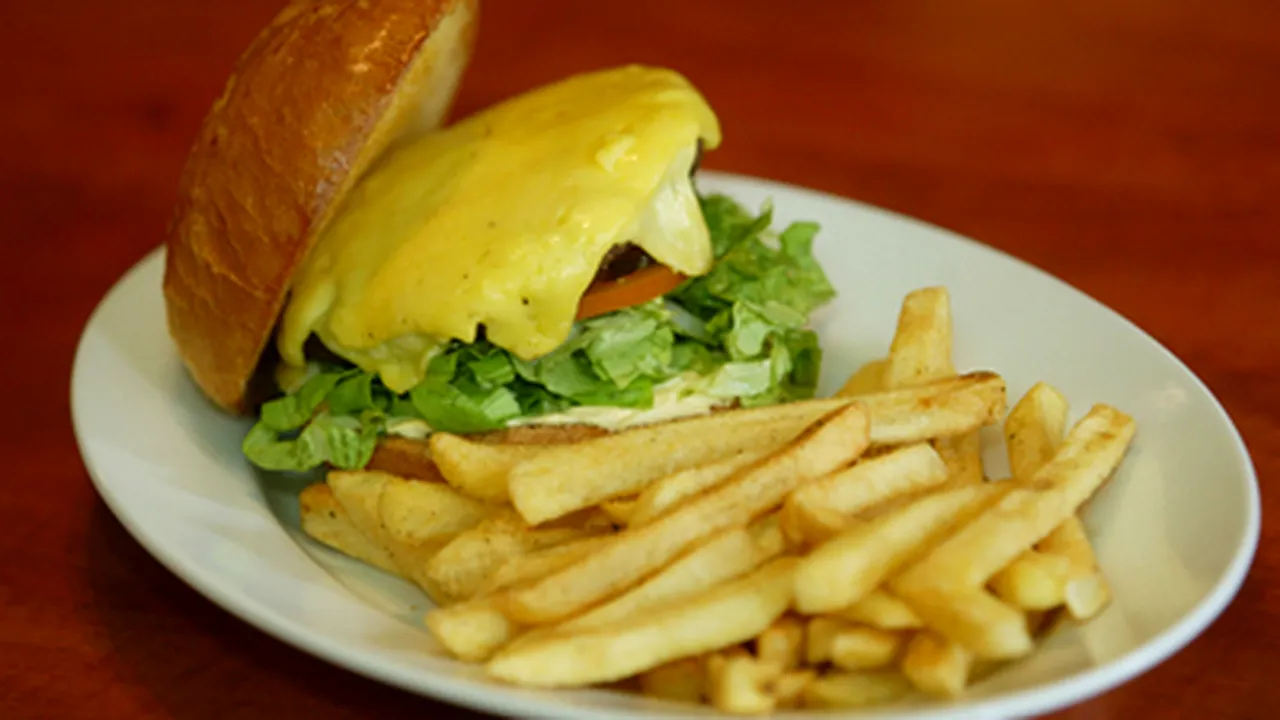 Romania’s Proposed Tax On Fast-Food To Raise Food Prices 20%, Leave 36,000 People Jobless