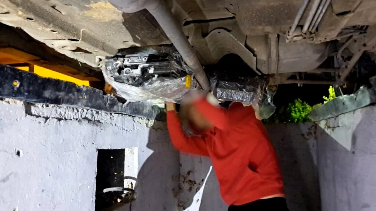 Moldo-român, amendat cu 8.000 de lei. Metoda ingenioasă prin care a încercat să ascundă componente de motor la frontieră