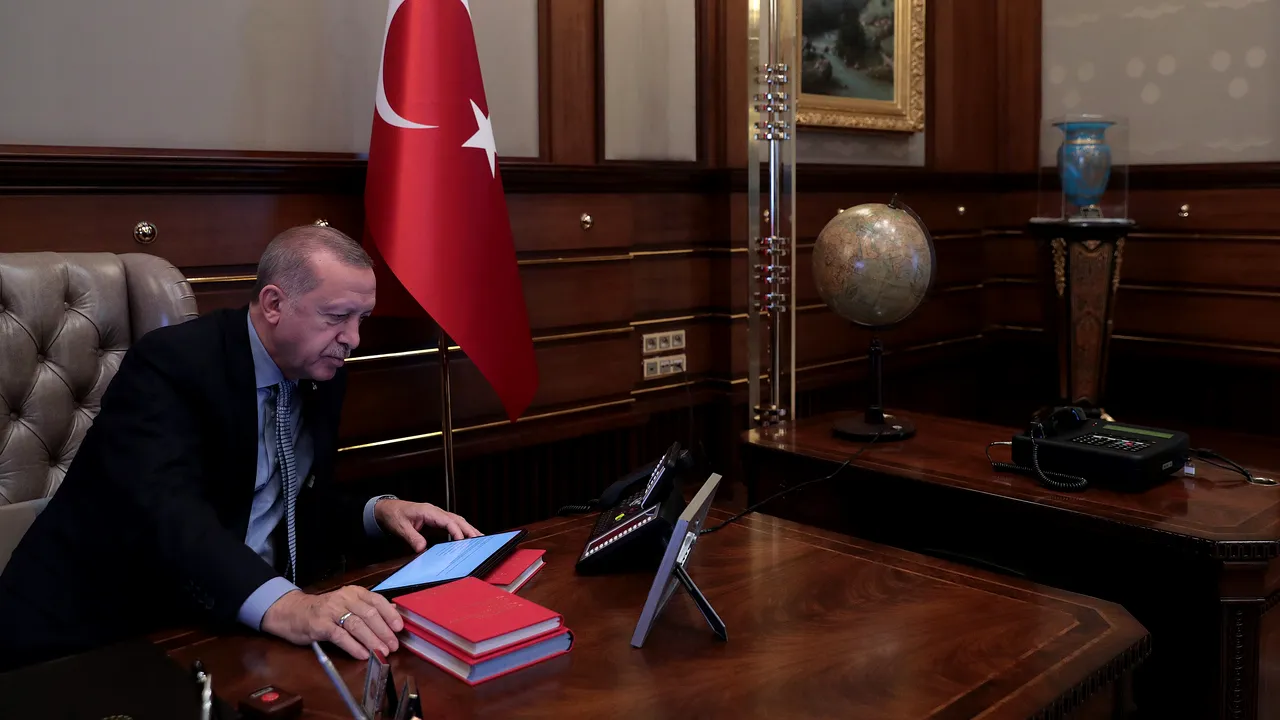 Facebook şi Twitter, un teren periculos? Turcia pregăteşte o lege care le-ar putea bloca. Erdogan: “Aceste platforme nu fac bine ţării”