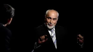 Vosganian: Numărul bugetarilor trebuie redus. Guvernul Ponta vrea să fie deschis faţă de societate