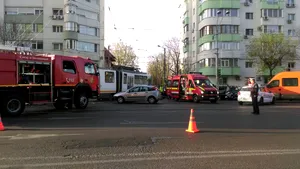 Un tramvai, implicat într-un accident în Capitală. Circulaţia tramvaielor 46 şi 1, blocată - FOTO, VIDEO