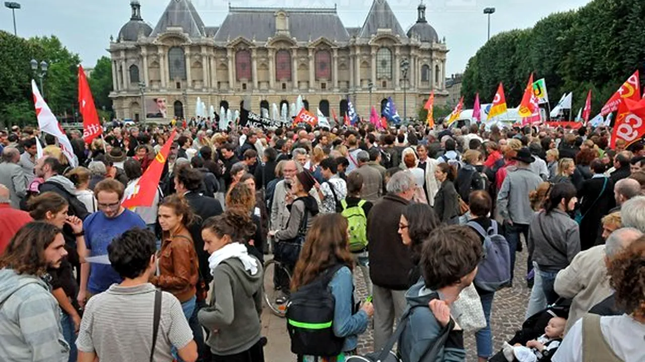 Manifestaţii în 130 de oraşe din Franţa şi Europa împotriva politicii privind romii