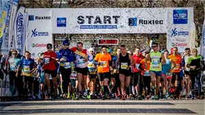 Record de participanţi la „Maratonul Nisipului”, o cursă inedită pe nisip, la malul Mării Negre | VIDEO