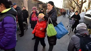 Atac chimic la o grădiniţă din China: Zeci de copii au fost grav răniţi, după ce un individ a stropit o clasă cu sodă caustică