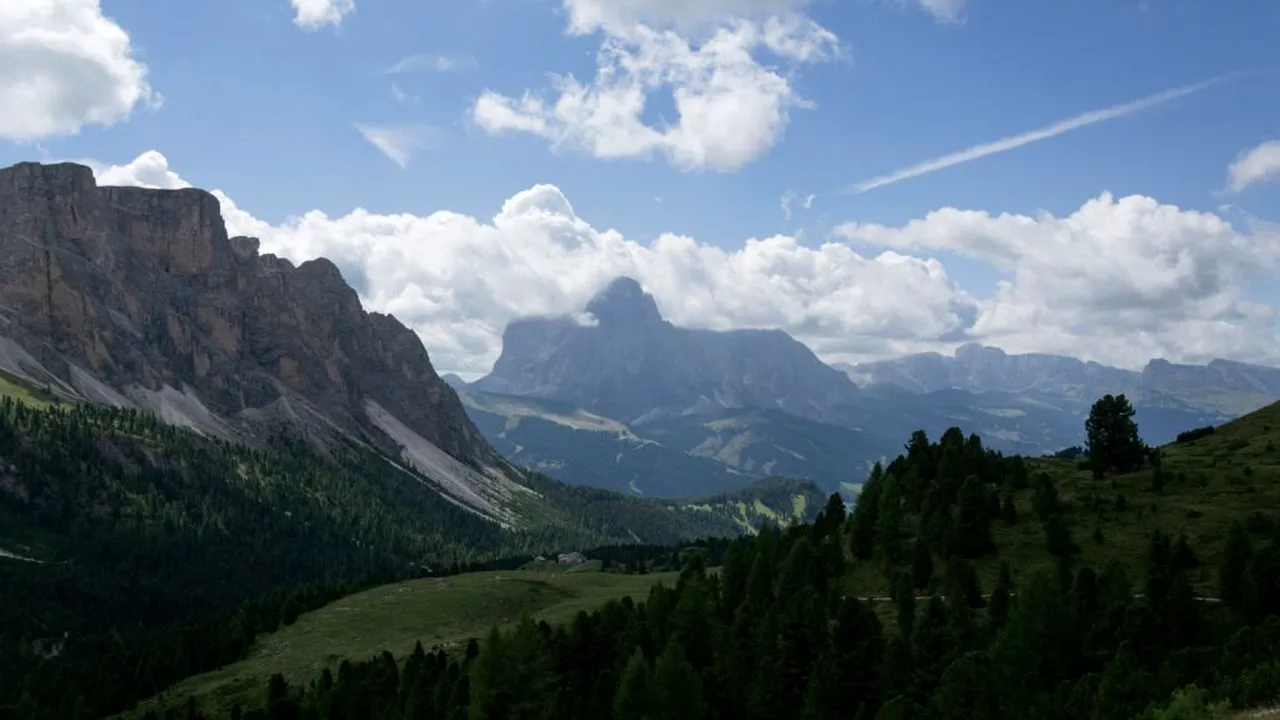 Vacanță de coșmar în Italia pentru doi frați de 13 și 16 ani, lăsați singuri pe munte de părinții lor germani. Ce au găsit la refugiu