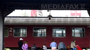 REPORTAJ: Protestul feroviarilor a împărţit călătorii în două tabere. Scena dezbaterilor, peronul - FOTO