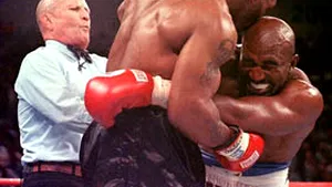 Holyfield negociază cu Tyson pentru o revanşă a meciului din 1997