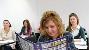 Drumul elevei de la „Şcoala de Stewardese Băneasa” la o leafă de 7.000 $ pe lună