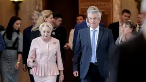 Răfuială între doi foşti parteneri. Tăriceanu: Dragă Viorica, dacă eşti ţinută captivă la Guvern, clipeşte de două ori. Te eliberăm!/ Dăncilă l-a acuzat că a fugit ruşinos de la guvernare