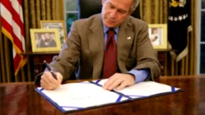 Bush a promulgat planul de salvare a sistemului financiar