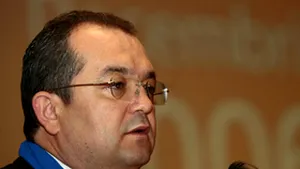 Boc: Tăriceanu îşi cumpără menţinerea la putere cu bani publici