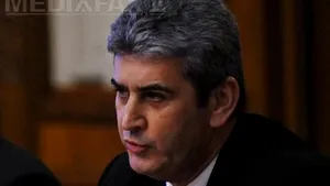 Ministrul Apărării l-a botezat pe copilul unuia dintre militarii ucişi în Afganistan