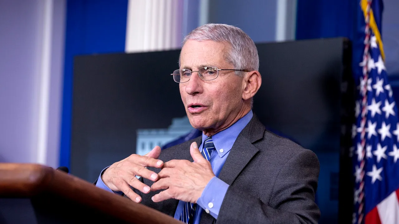 Preşedintele SUA, în război cu imunologul şef de la Casa Albă. Trump sugerează că ar putea să-l concedieze pe Anthony Fauci