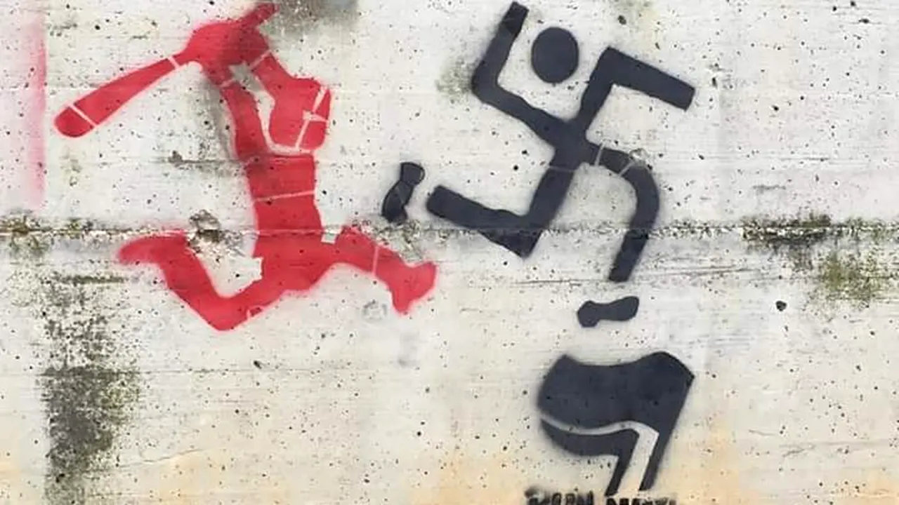 Inscripţii fasciste în zona unui parc din Deva. Poliţiştii îi caută pe autori