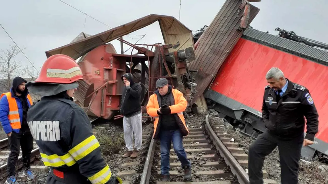 Două trenuri care transportau cereale s-au ciocnit în Vrancea