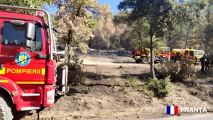 Pompierii români, în Franța și Grecia: intervin în zone greu accesibile și patrulează în regiuni cu risc de incendii