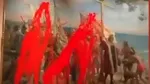 Două activiste au aruncat vopsea roșie pe un tablou al lui Columb la un muzeu din Madrid