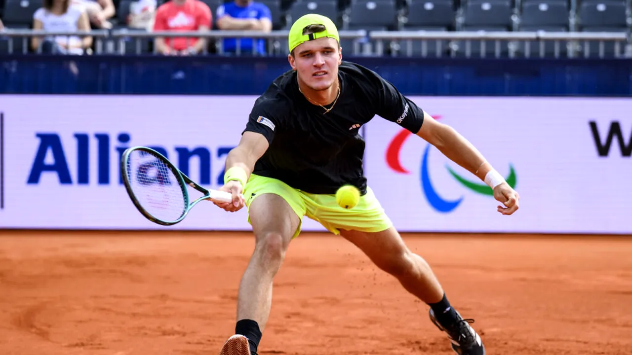 Jakub Mensik, doborât de căldura infernală de la Roland Garros. Novak Djokovic reacționează
