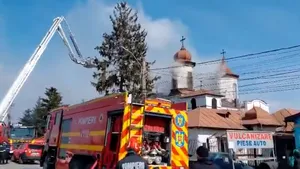 Incendiul de la biserica „Sfântul Nicolae” din Prahova. Pompierii au reușit să salveze obiecte de cult estimate la 1 milion de euro