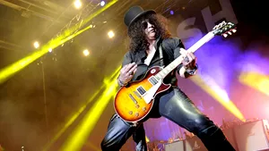 INTERVIU: Slash, despre show-ul din Bucureşti: Să vedem ce scoatem din pălărie