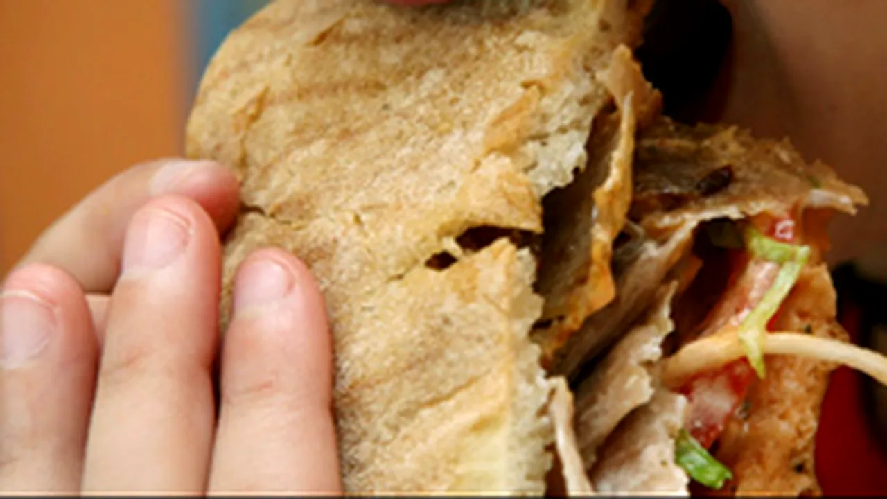 O porţie de kebab poate conţine până la un pahar de ulei