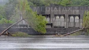 STARE DE ALERTĂ în Taiwan, după trecerea taifunului Sulik: Cel puţin un mort şi peste 30 de răniţi. Peste 8.000 de oameni au fost evacuaţi - FOTO