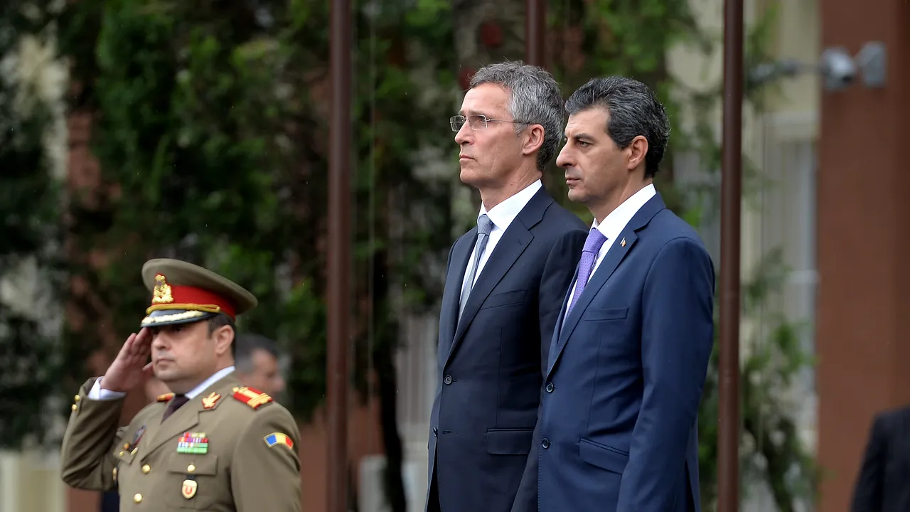 MAS Talks | Apărarea europeană într-o Uniune neliniştită - cu ambasadorul Mihnea Motoc, consilier pentru Apărare al preşedintelui Comisiei Europene – LIVE