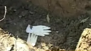 Şi-a îngropat concubina moartă în spatele casei şi i-a încasat pensia timp de două luni - VIDEO