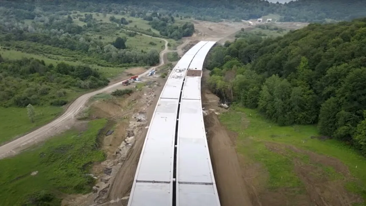 CNAIR: Se lucrează cu 900 de persoane şi 150 de utilaje pe secţiunea 3 a Autostrăzii Sibiu-Piteşti