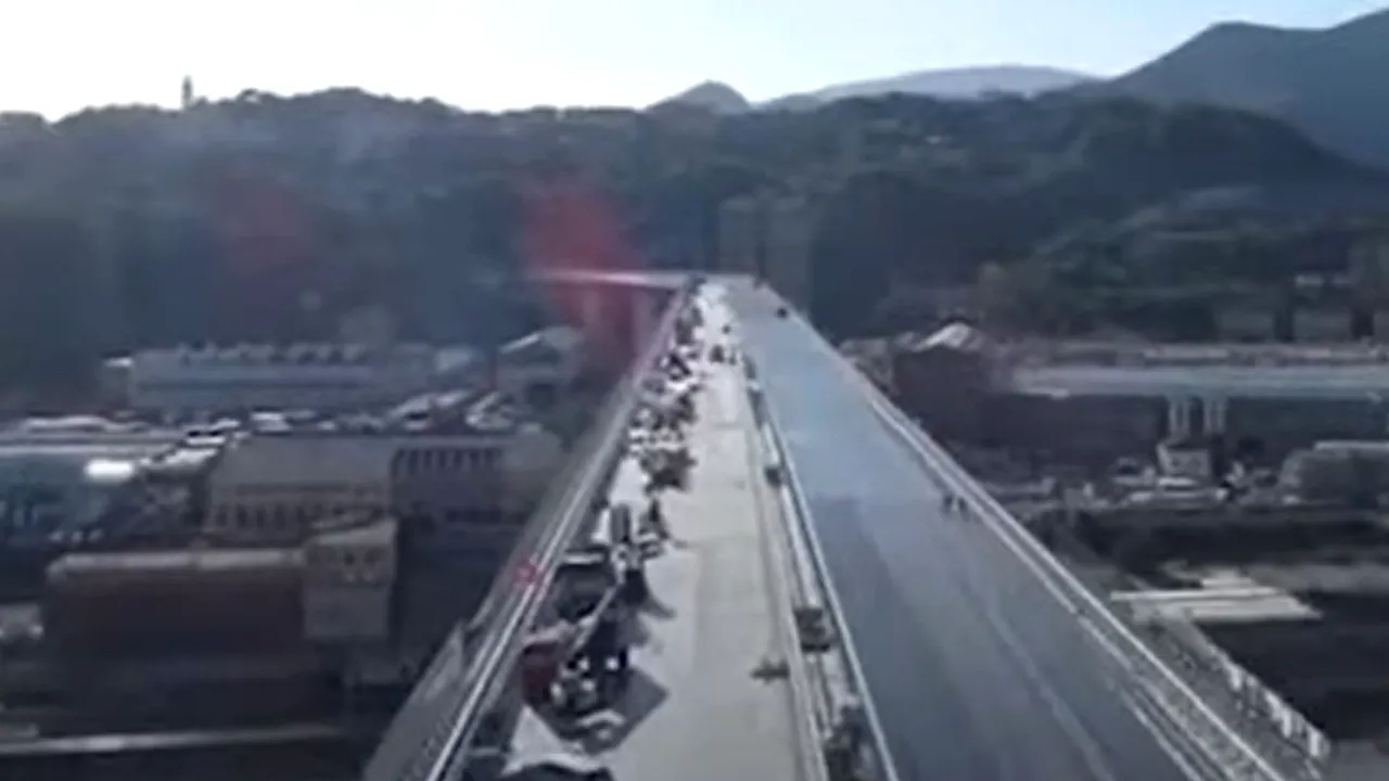 Cum se reconstruieşte un pod peste oraşul Genova în doar doi ani? Îţi explică doi români care au participat la construcţie VIDEO