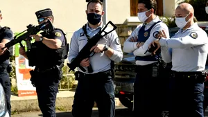 Parchetul antiterorist din Franţa a preluat ancheta în cazul atacului din secţia de poliţie