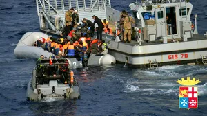 Miniştrii de Externe din UE se întâlnesc de urgenţă în urma tragediei imigranţilor de la Mediterana