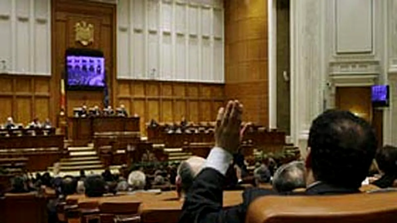 FOCUS: Noua sesiune parlamentară, ultimul teatru de operaţiuni înaintea bătăliei electorale