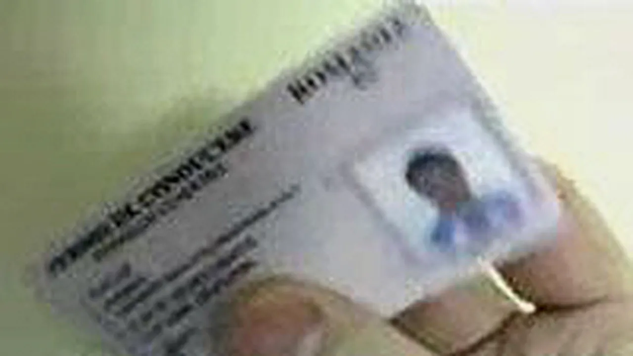 Şapte persoane trimise în judecată într-un dosar privind obţinerea frauduloasă de permise auto