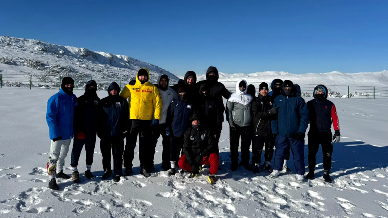 Luptătorii români de greco-romane se antrenează în zăpadă la Piatra Arsă