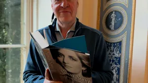 CULTURĂ Cartea despre Prințesa Diana a fratelui ei, Charles Spencer, a fost furată chiar înainte de lansare