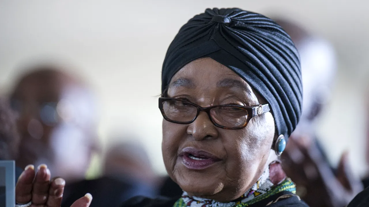A murit activista anti-apartheid din Africa de Sud, Winnie Mandela