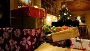 Românii, mai chibzuiţi de sărbători. 6 din 10 români alocă sub 700 de lei pentru cadourile de Crăciun