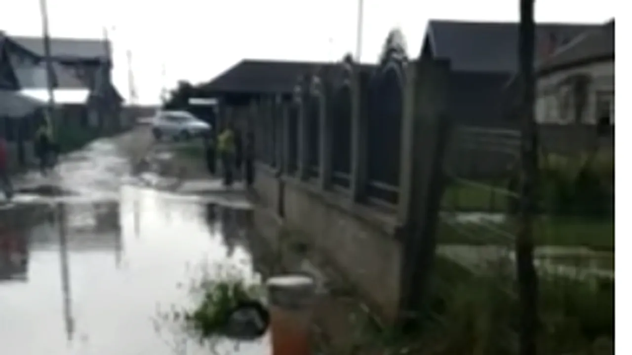 VIDEO Cod portocaliu în Teleorman: Rupere de nori în Zimnicea. Mai multe gospodării au fost inundate