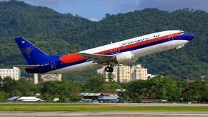 Ce spune pilotul român Valentin Ialomiţeanu despre prăbuşirea subită, de 3000 de metri într-un minut, a aeronavei Boeing 737-500