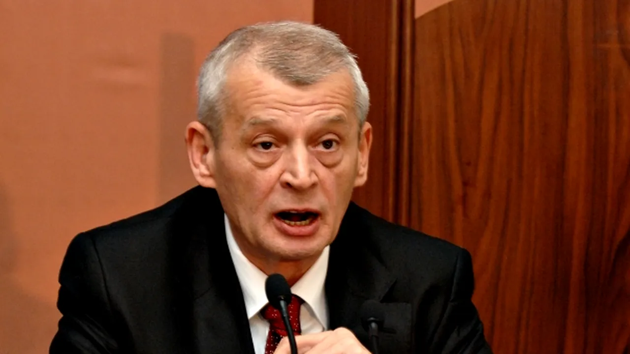 Oprescu le-a cerut reprezentanţilor firmelor de asfaltare programul concret până marţi dimineaţă
