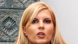 Udrea: Soţul meu a discutat cu CV Tudor despre acuzele lui Păcuraru, înaintea votului în plen
